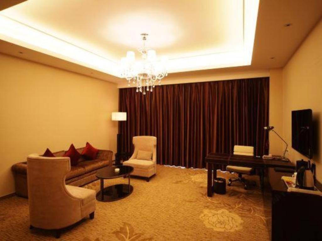 Haiyang Shenglong Jianguo Hotel Fengcheng  Экстерьер фото