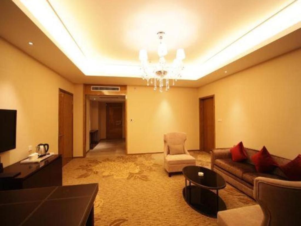 Haiyang Shenglong Jianguo Hotel Fengcheng  Экстерьер фото
